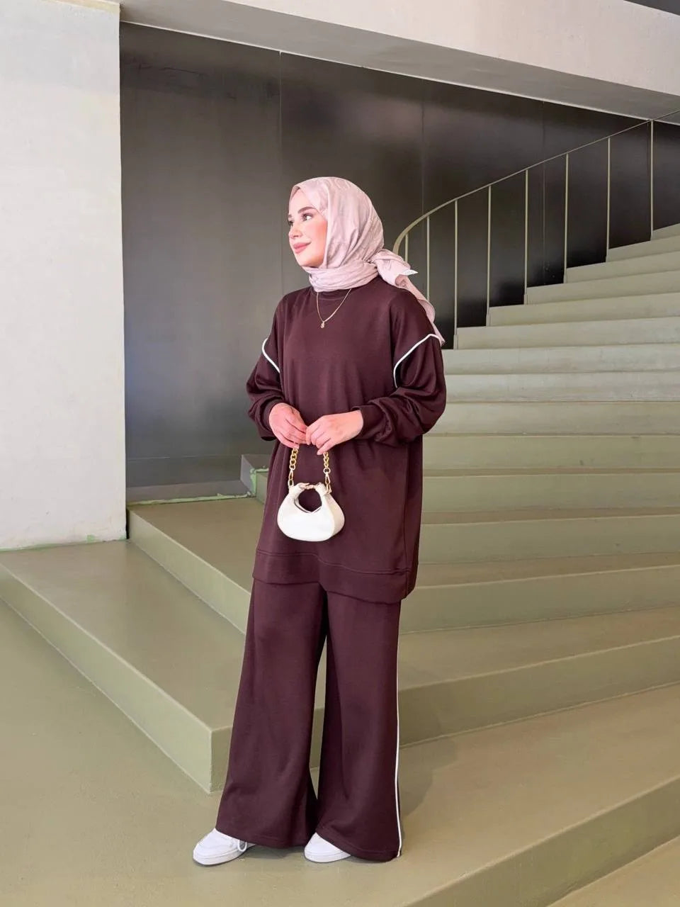 تراك خط ابيض - بني